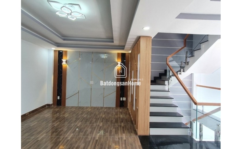 Bán nhà mặt phố Võ Văn Hát, Q.9, 60m², 4 tầng, 6.1 tỷ, sổ hồng